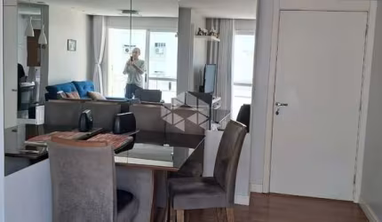 APARTAMENTO À VENDA, EM ANDAR ALTO, COM SACADA, 2 DORMITÓRIOS E 1 VAGA DE GARAGEM