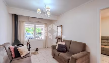 Casa em condomínio no bairro Ipanema, com 3 dormitórios, lareira