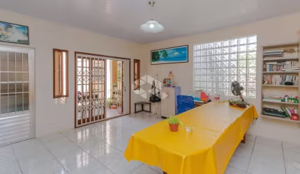 Casa a venda no bairro Azenha