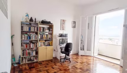 APARTAMENTO  NO  ÚLTIMO ANDAR COM VISTA PARA O GUAÍBA
