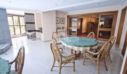 Apartamento de 04 suítes, sacada com piscina e 05 vagas de garagem no Moinhos de Vento