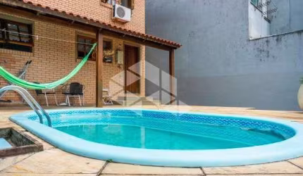 Casa com 03 dormitórios e Piscina no bairro Morro Santana