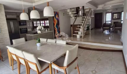 Sobrado com 4 quartos e 263 m² no bairro Glória em Porto Alegre