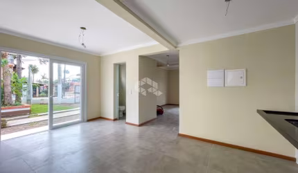 Casa recém construída, rua tranquila, próximo a praia de Ipanema.