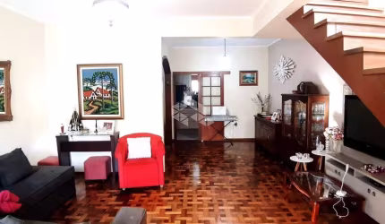 Maravilhosa Casa 3 dormitórios com piscina