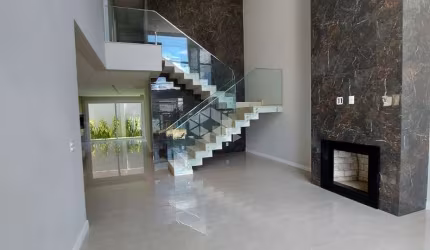 Excelente casa em condomínio de alto padrão em canoas.