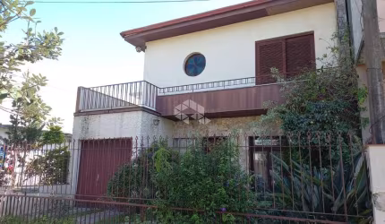 Casa à venda com  250 m² ao lado do Bourbon Assis Brasil