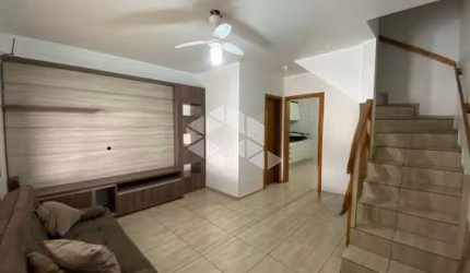 Casa duplex com 2 dormitórios e pátio em Santa Cruz do Sul