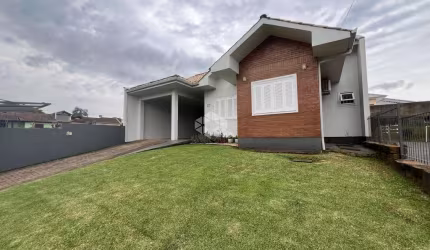 Casa em Linha Santa Cruz, com 03 dormitórios