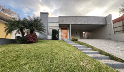 Casa semimobiliada 03 dormitórios e piscina em condomínio fechado