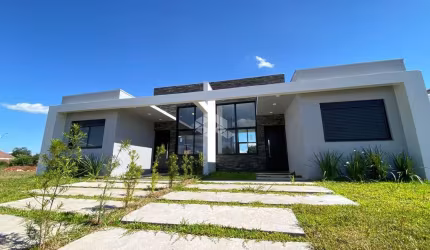 Geminado em construção com 2 dormitórios sendo 1 suíte no bairro L. Santa Cruz