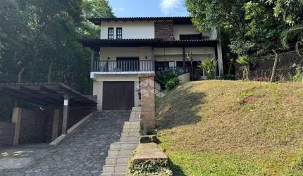 Casa com 3 dormitórios, sendo uma suite no bairro Santo Inácio!