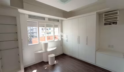 Apartamento com 97 m² e 3 dormitórios à venda no bairro Bom Fim