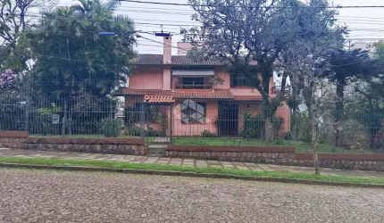 Casa com 400 m² e 5 quartos à venda no bairro Cristal.