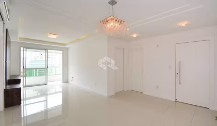 APARTAMENTO À VENDA COM 3 QUARTOS SENDO 1 SUÍTE E 2 VAGAS DE GARAGEM NO BAIRRO CAMPINAS EM SÃO JOSÉ/SC.