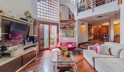 Casa à venda 4 pavimentos, 4 dormitorios, 6 vagas, 5 banheiros na Vila Jardim em Porto Alegre RS