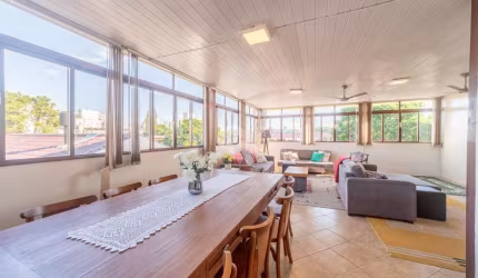 Casa sobrado com 06 dormitórios, 257,72m² no bairro Nonoai