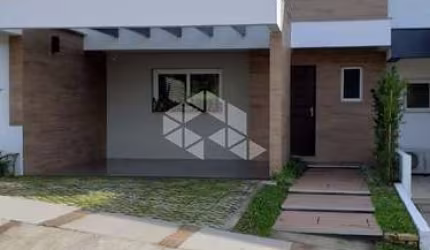 Linda Casa semi mobiliada em condomínio fechado no Bairro Vila Nova  na Zona Sul de POA.