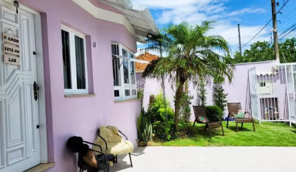 Casa a venda no Bairro Igara com 2 dormitórios , 1 suíte, espaço gourmet e pátio com piscina