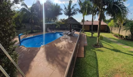 Casa de 03 dormitórios e com piscina no Bairro Stella Maris em Alvorada.