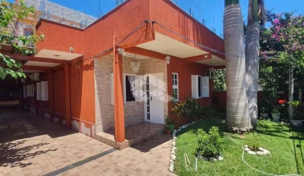 casa bem localizada.