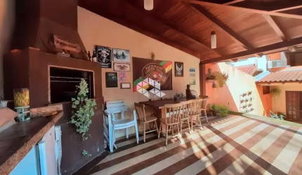 Casa 4 dormitórios no bairro Vila Nova