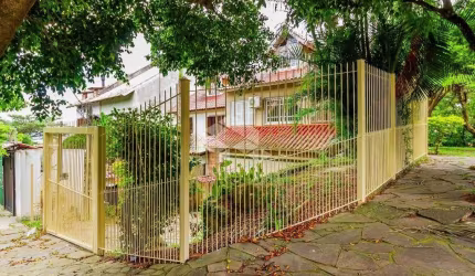 Casa de 3 dormitórios no Imperial Parque, Zona Sul de Porto Alegre