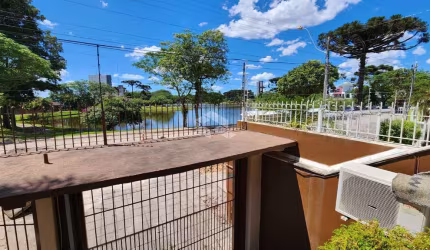 CASA COM 3 DORMITÓRIOS E 4 VAGAS EM FRENTE A LAGOA BAIRRO DESVIO RIZZO