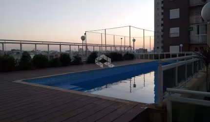 Apartamento 2 quartos, sacada, condomínio com piscina e quiosque