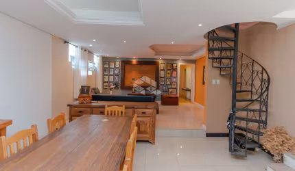 Casa com 4 dormitórios, 3 suítes, e dois amplos salões de festas.