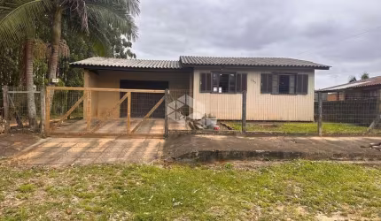 Casa de 2 dormitorios a venda em Torres - RS