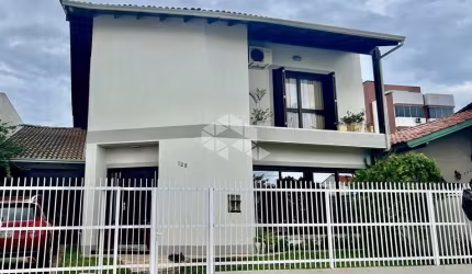 Casa em Torres, 4 dormitórios