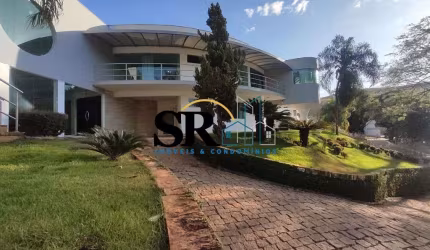 VENDE-SE MANSÃO NO CONDOMÍNIO RETIRO DOS LAGOS
