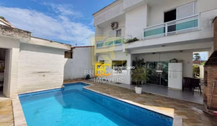 Sobrado com piscina á 300m do mar - Três Marias - Peruíbe/SP