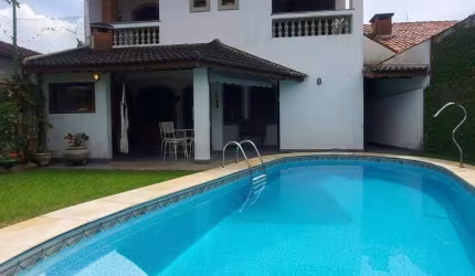 Sobrado  á 100 metros da praia com 3 dormitórios à venda,- Oasis - Peruíbe/SP