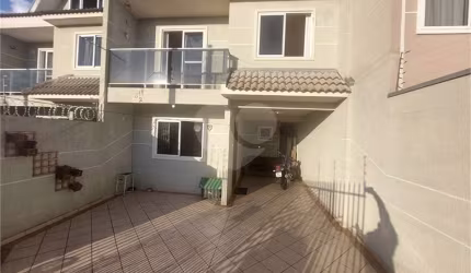 Triplex com 3 quartos à venda em Capão Raso - PR