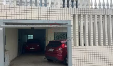 Casa a venda na mooca com entrada lateral, 3 quartos e quintal