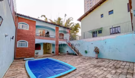 Sobrado Alto da Mooca, com 3 suítes, 3 vagas, espaço gourmet e piscina na Mooca.