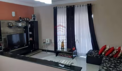Casa a venda na Vila Ema com quintal, 2 vagas de garagem