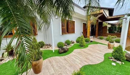 Casa mobiliada com 03 dormitórios e espaço Gourmet ao lado do Fórum Tramandaí/RS