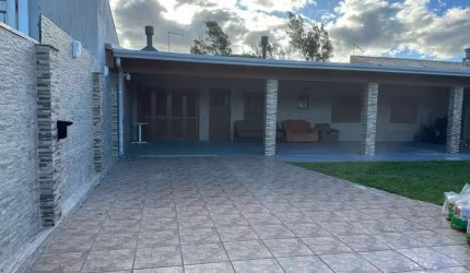 Casa com 04 dormitórios em nova Tramandaí/RS