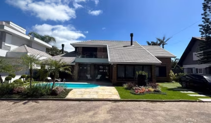 Linda casa em condomínio com 03 suítes em Imbé