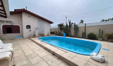 Casa com piscina em Imbé/RS.