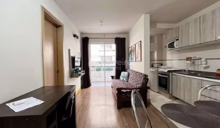 Apartamento CENTRAL com 1 dormitório e garagem 100% mobiliado!
