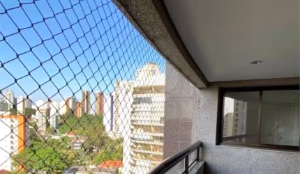 Apartamento à venda de 140 m² no Morumbi  com 3 dormitórios, 3 suites e 2 vagas.