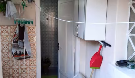 Casa com 2 Dormitórios, 3 Vagas e Salão Comercial
