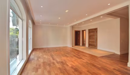 Jardim Europa. Reformado. 230 mts , 3 suite, 2 vagas.
