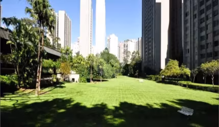 Belíssimo apartamento no Condomínio Portal do Morumbi. Condomínio Clube. 125 mil m² de área verde!
