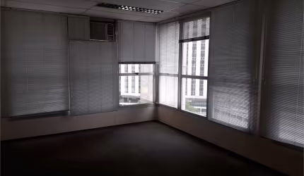 Salas comerciais com 185 m², no Centro de São Paulo.