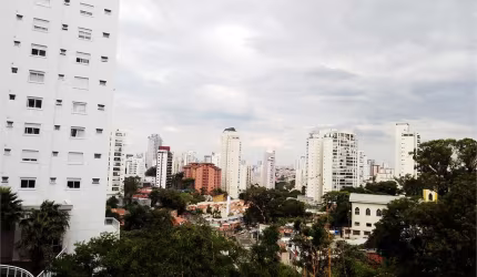 Apartamento próximo ao Metro com 03 dormitórios e 01 Suíte, 2 vagas  á venda na Vila Mariana!